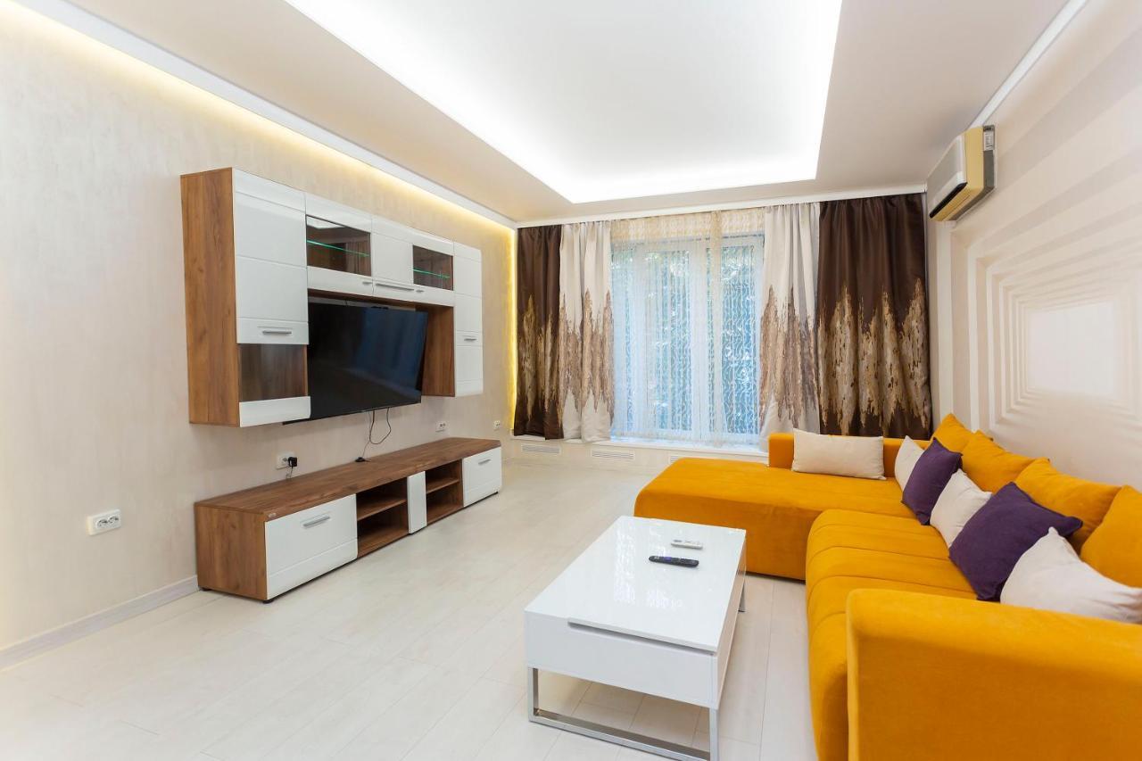 Central Vitosha Apartment Sofia Esterno foto